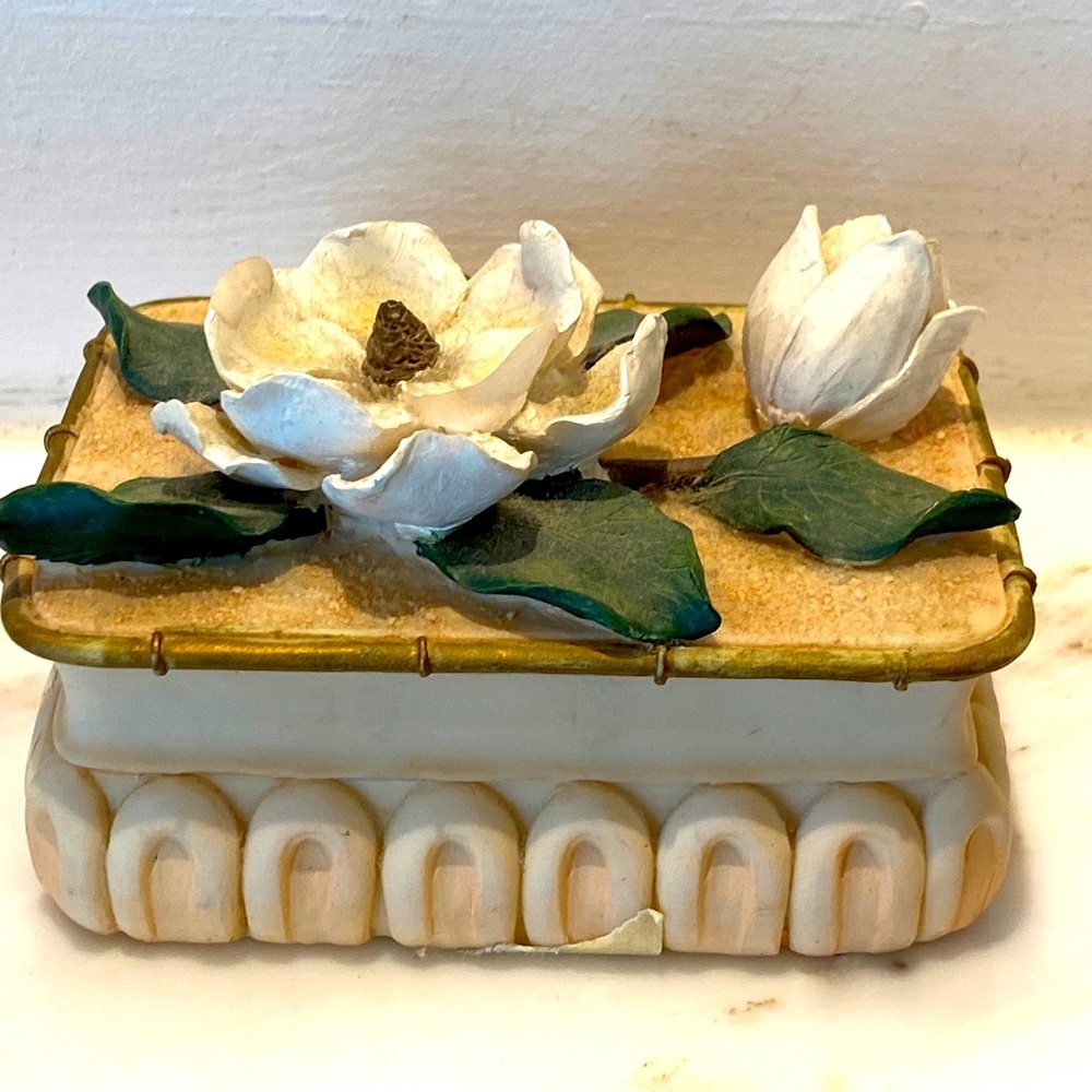 Ganz Magnolia Flower Ivory Ceramic Trinket Box NWT